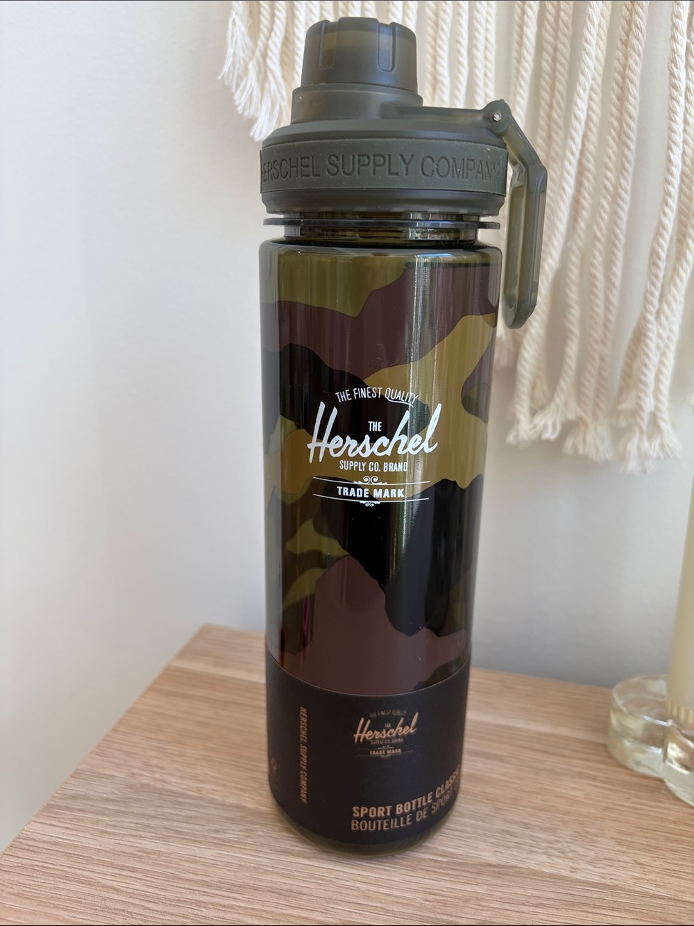NWT Herschel Supply Company Camo Plastic Water Bottle in Olive and Black